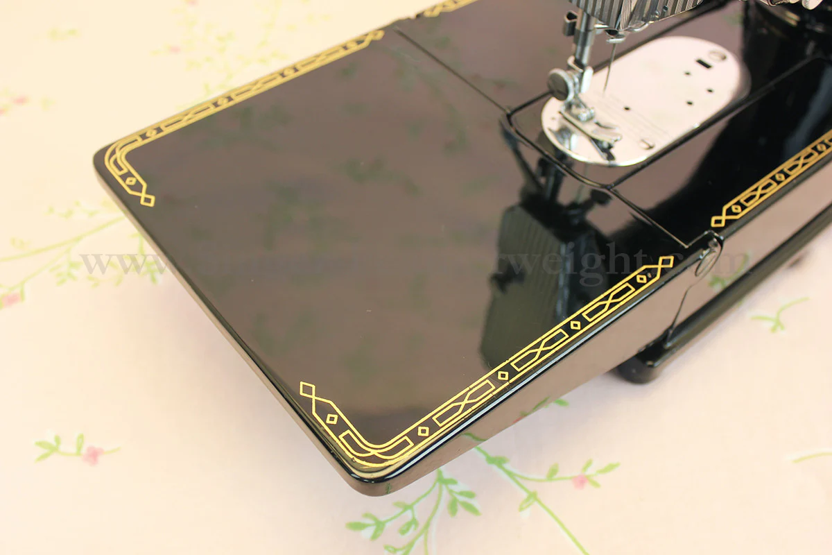 Singer Featherweight 222K Sewing Machine EM602*** - Image 8