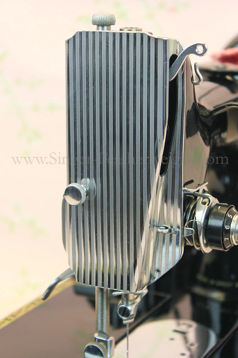 Singer Featherweight 222K Sewing Machine EM602*** - Image 11