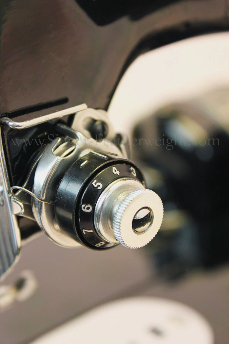 Singer Featherweight 222K Sewing Machine EM602*** - Image 12