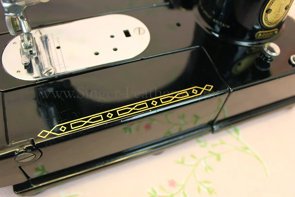 Singer Featherweight 222K Sewing Machine EM602*** - Image 14