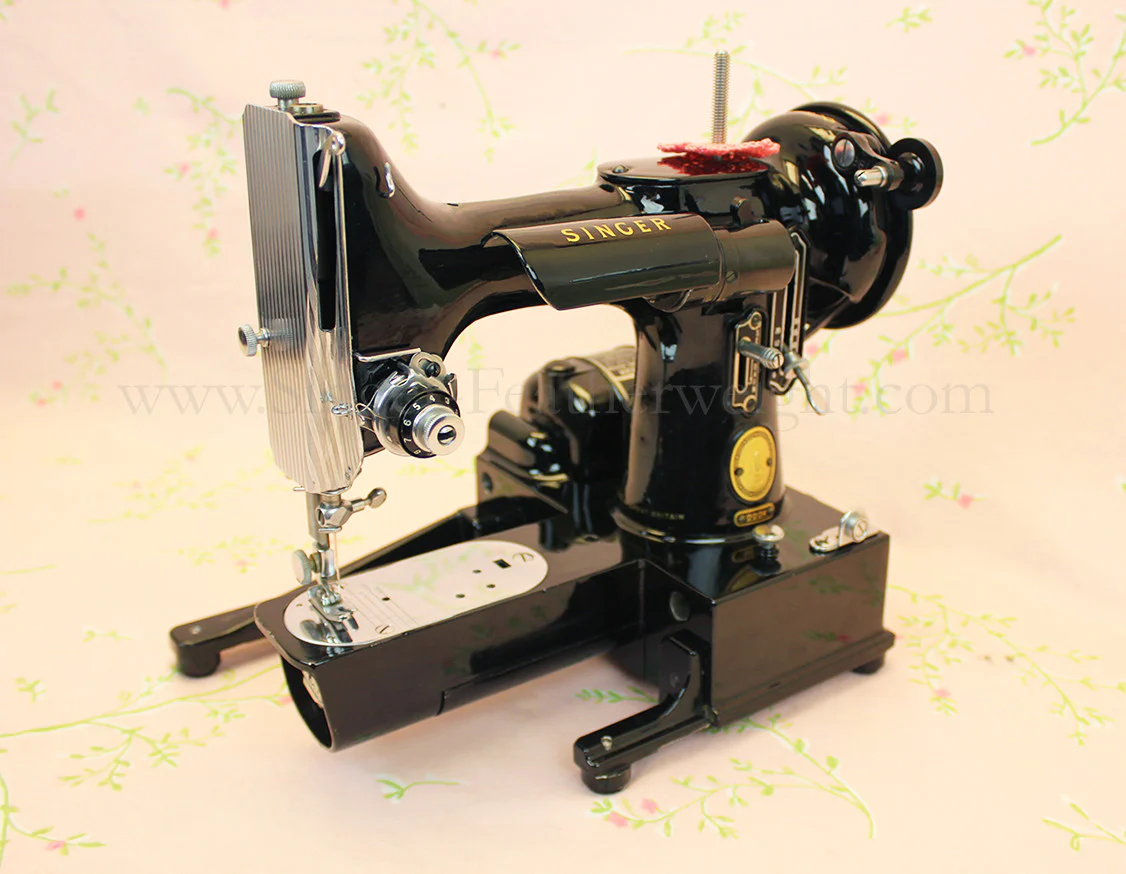 Singer Featherweight 222K Sewing Machine EM602*** - Image 19
