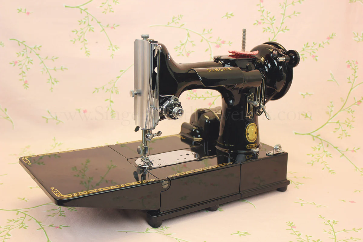 Singer Featherweight 222K Sewing Machine EM602*** - Image 3