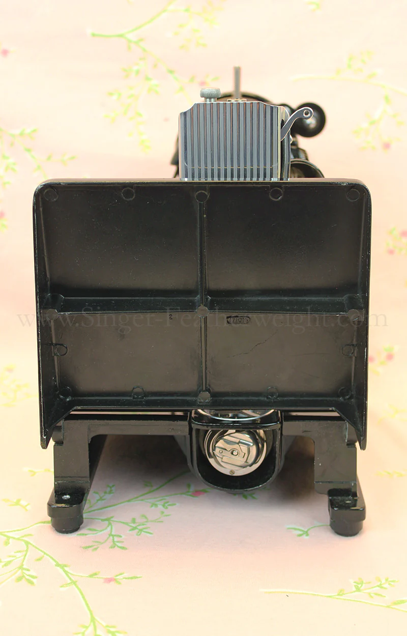 Singer Featherweight 222K Sewing Machine EM602*** - Image 6