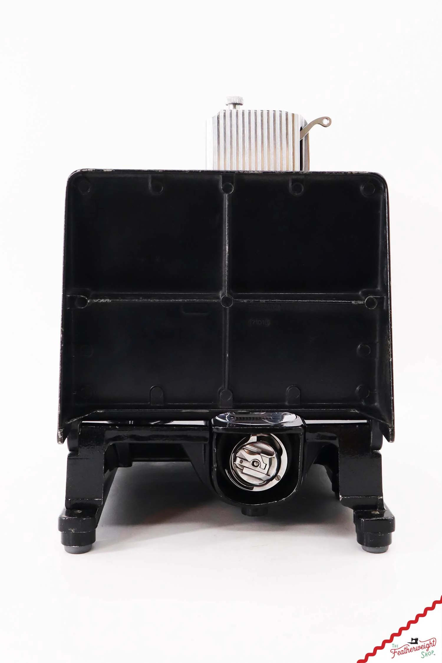 Singer Featherweight 222K Sewing Machine - EM6023**, 1957 - Image 5