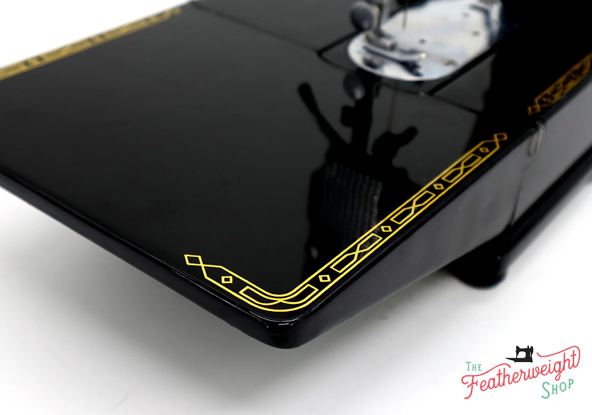 Singer Featherweight 222K Sewing Machine EM6024** - Image 10