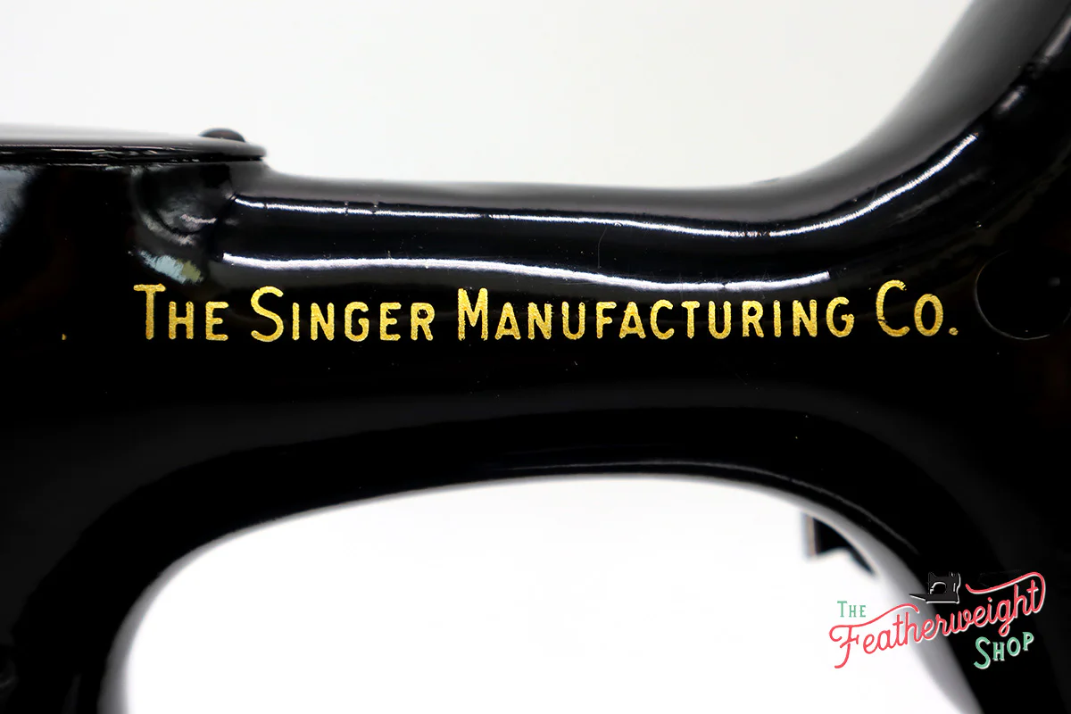 Singer Featherweight 222K Sewing Machine EM6024** - Image 14