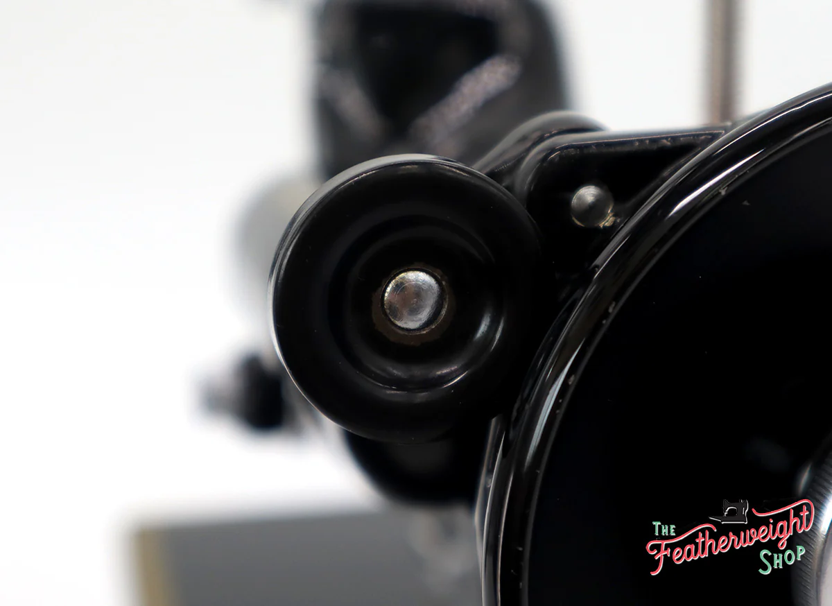 Singer Featherweight 222K Sewing Machine EM6024** - Image 17