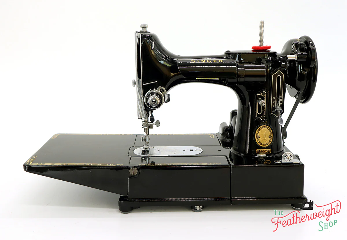 Singer Featherweight 222K Sewing Machine EM6024** - Image 3