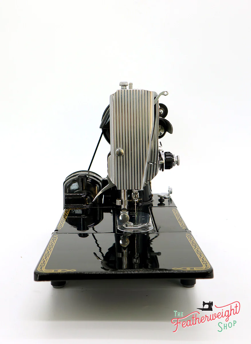 Singer Featherweight 222K Sewing Machine EM6024** - Image 5