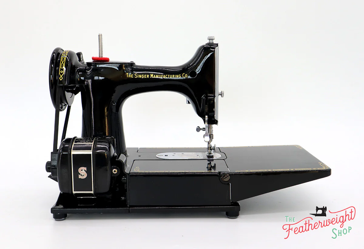 Singer Featherweight 222K Sewing Machine EM6024** - Image 8