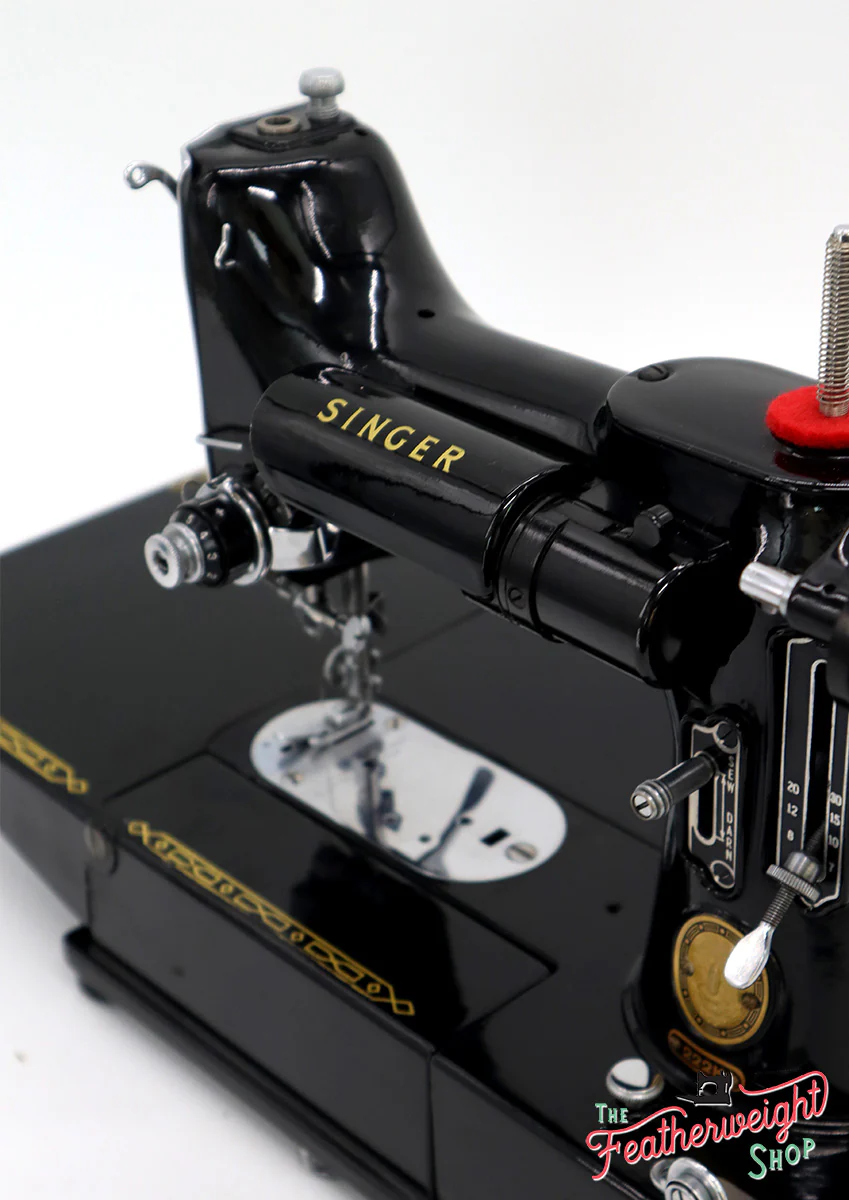 Singer Featherweight 222K Sewing Machine EM6024** - Image 9