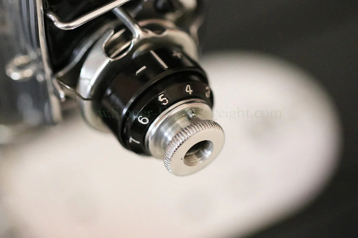 Singer Featherweight 222K Sewing Machine EM6028*** - Image 18