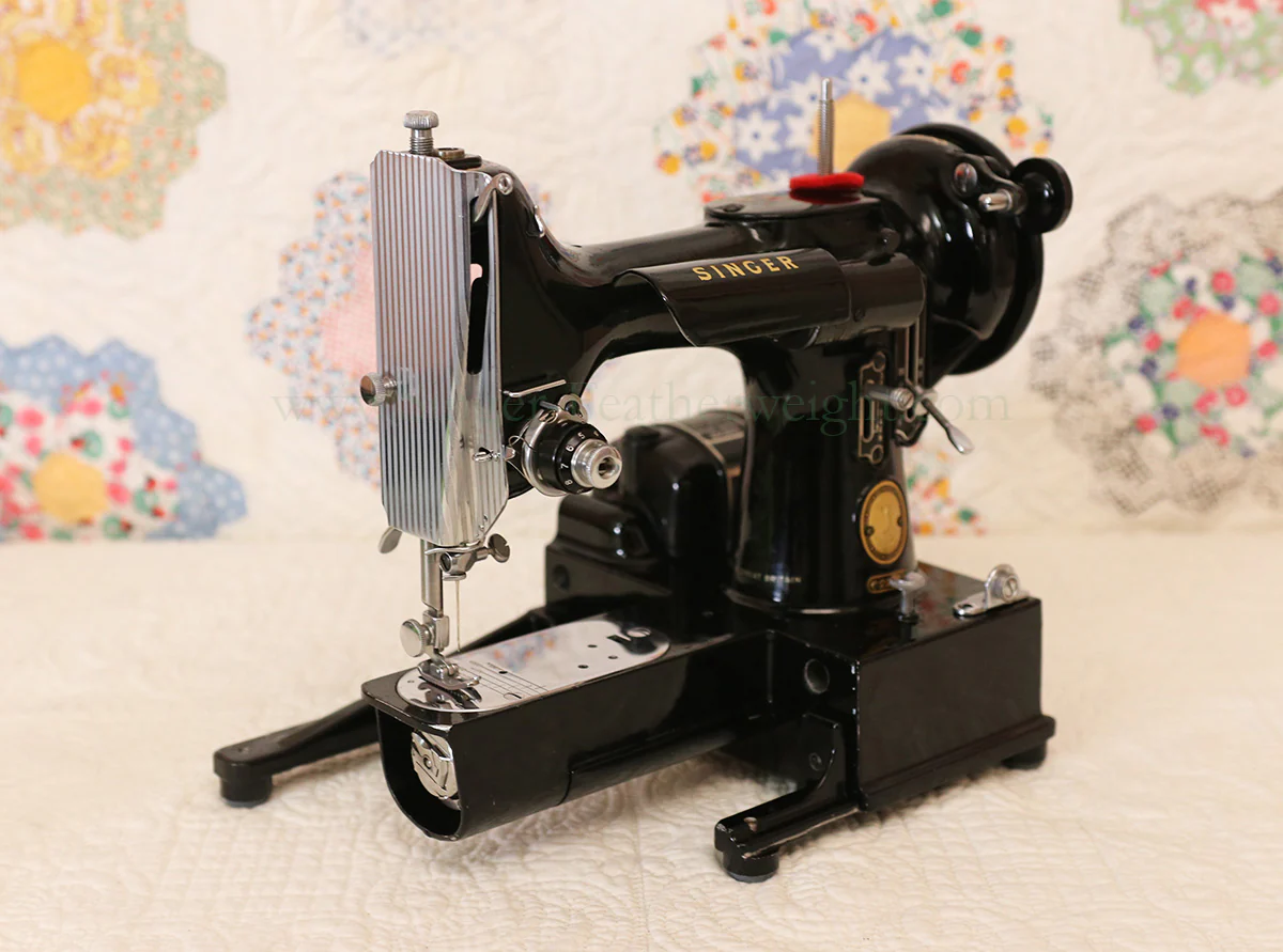 Singer Featherweight 222K Sewing Machine EM6028*** - Image 2