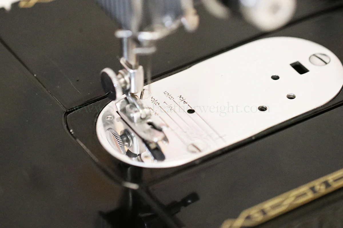 Singer Featherweight 222K Sewing Machine EM6028*** - Image 21