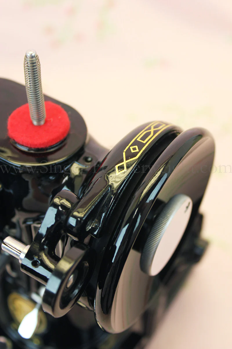 Singer Featherweight 222K Sewing Machine EM6047** - Image 15