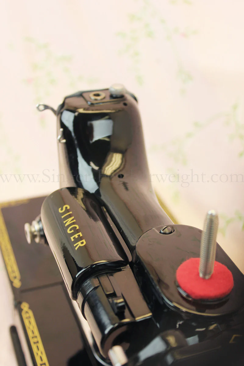 Singer Featherweight 222K Sewing Machine EM6047** - Image 16