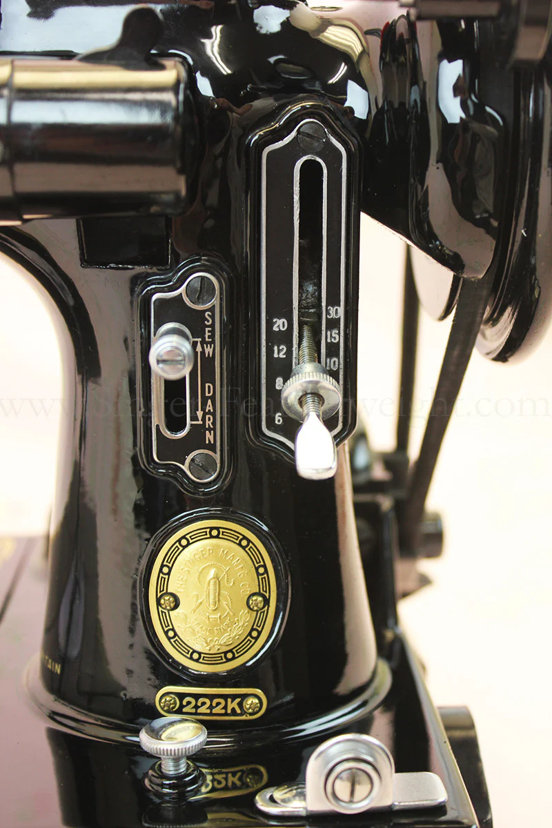 Singer Featherweight 222K Sewing Machine EM6047** - Image 17