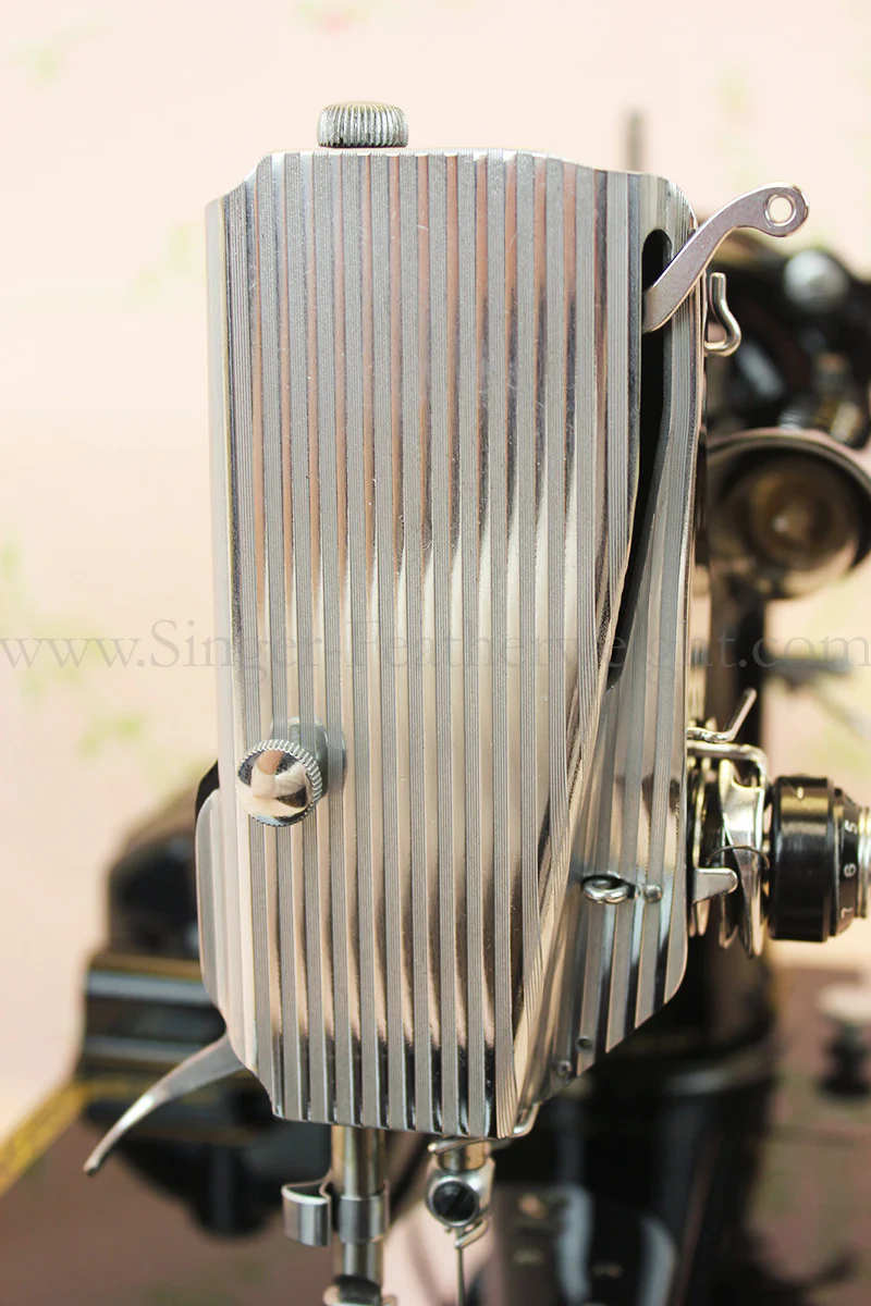 Singer Featherweight 222K Sewing Machine EM6047** - Image 18