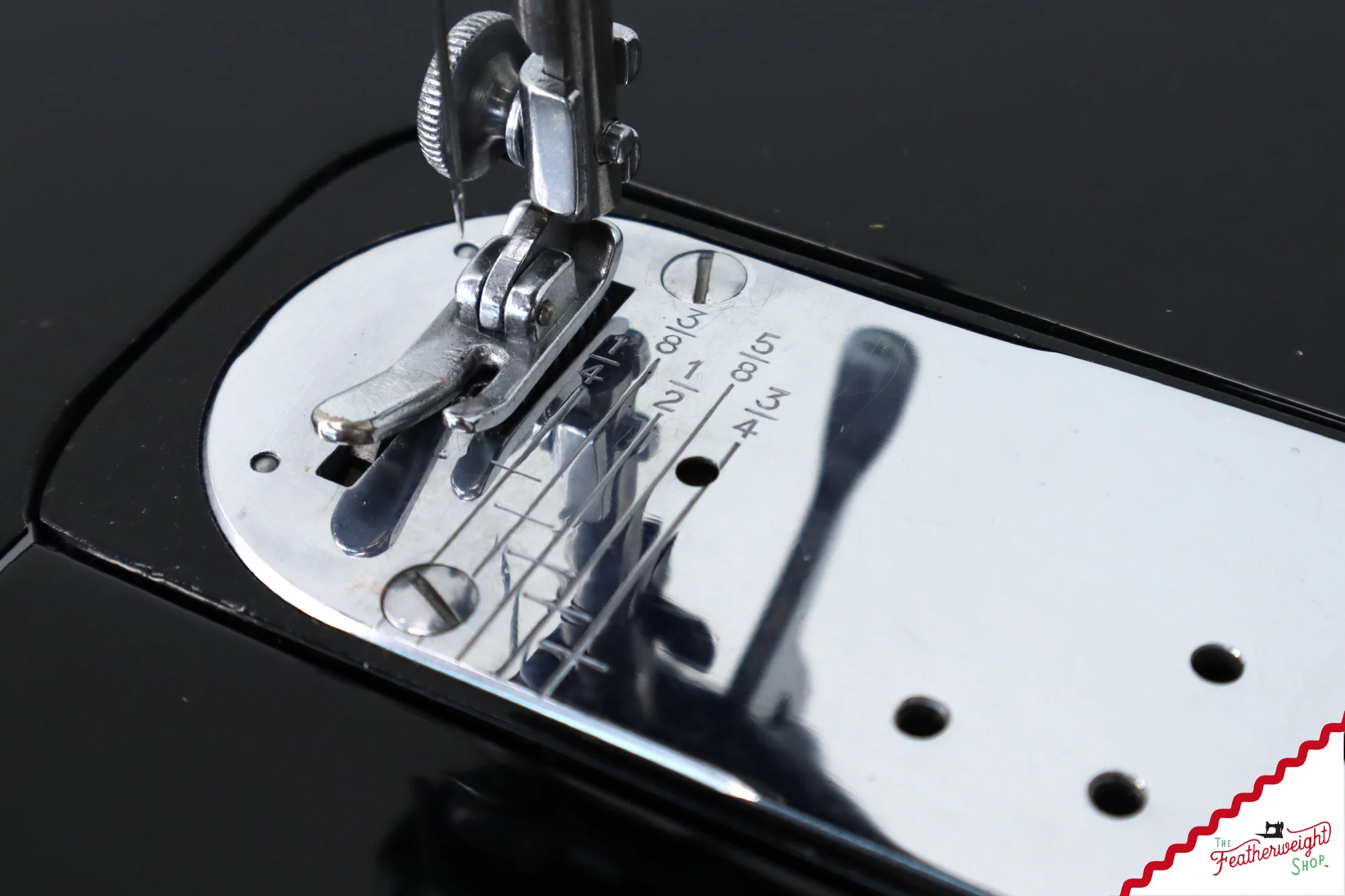 Singer Featherweight 222K Sewing Machine - EM6040**, 1957 - Image 16