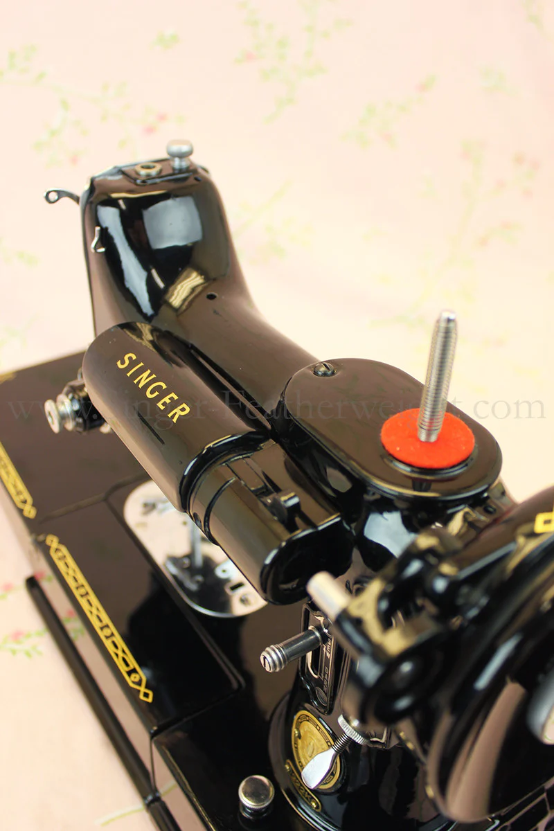 Singer Featherweight 222K Sewing Machine EM6046** - Image 15