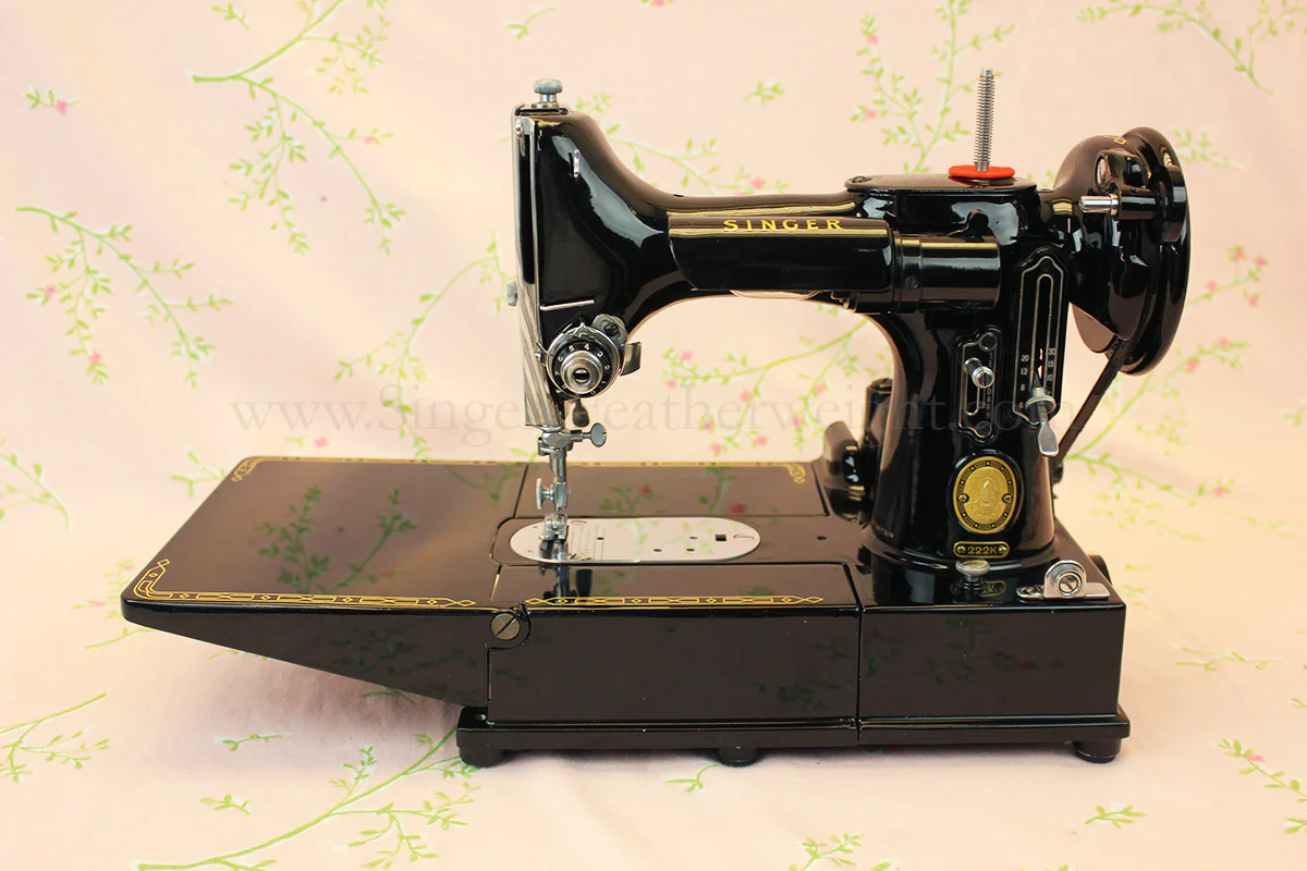 Singer Featherweight 222K Sewing Machine EM6046** - Image 3