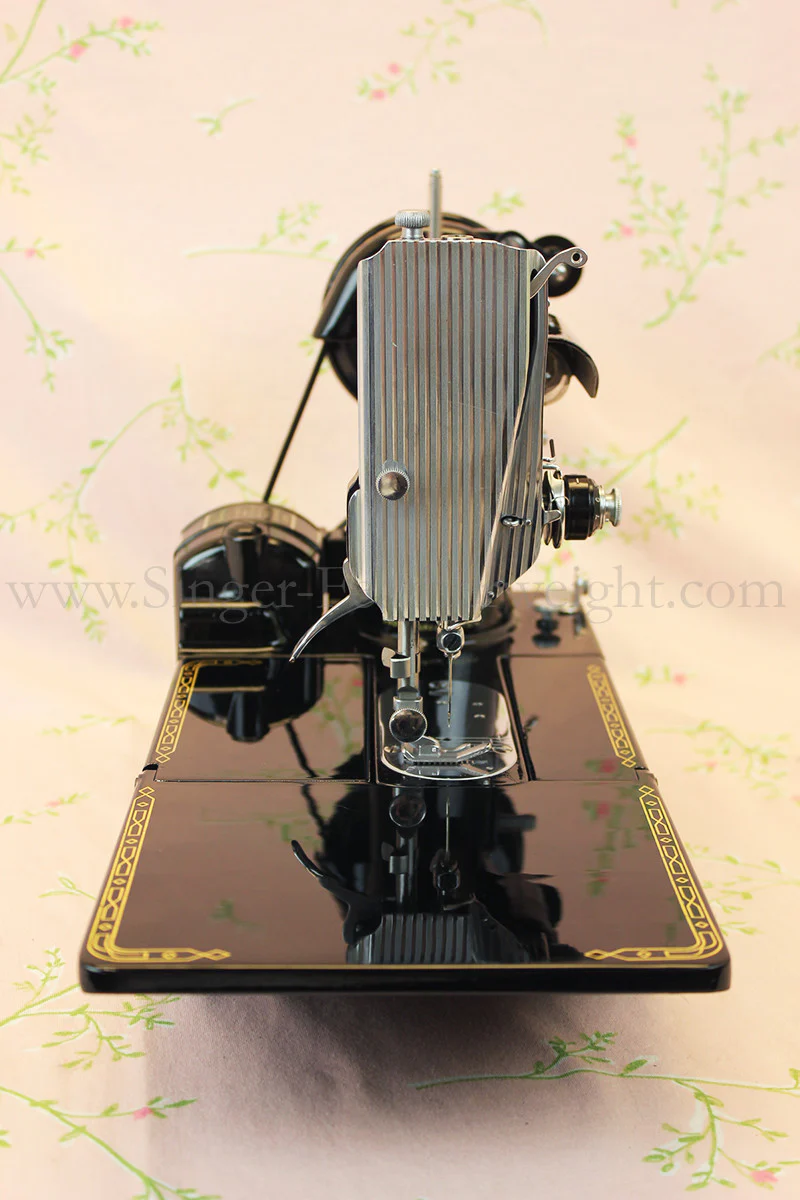 Singer Featherweight 222K Sewing Machine EM6046** - Image 4