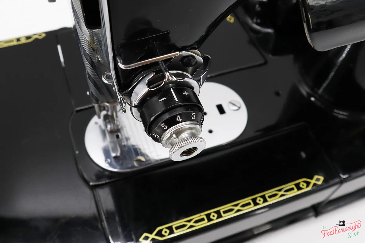 Singer Featherweight 222K Sewing Machine EM60467* - Image 19