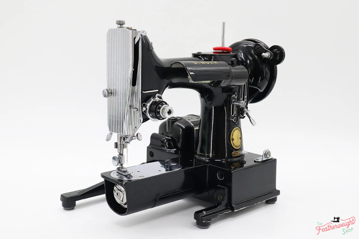 Singer Featherweight 222K Sewing Machine EM60467* - Image 2