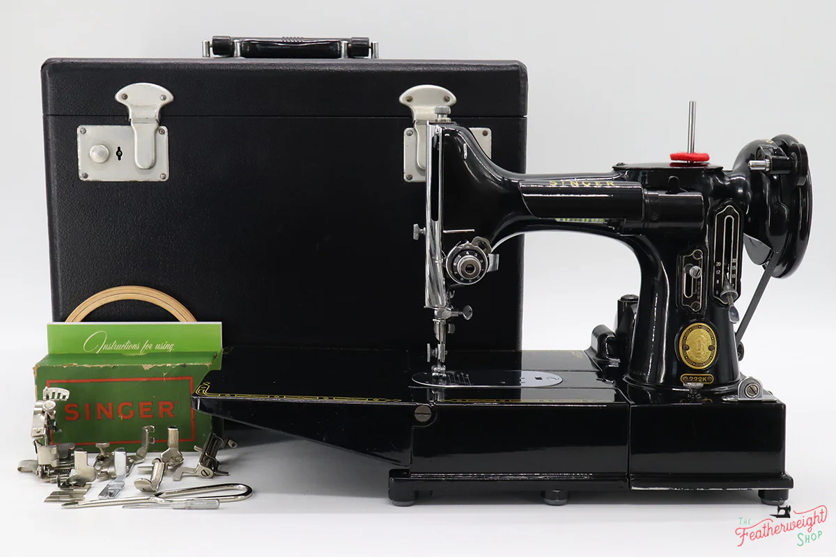 Singer Featherweight 222K Sewing Machine EM60467* - Image 3