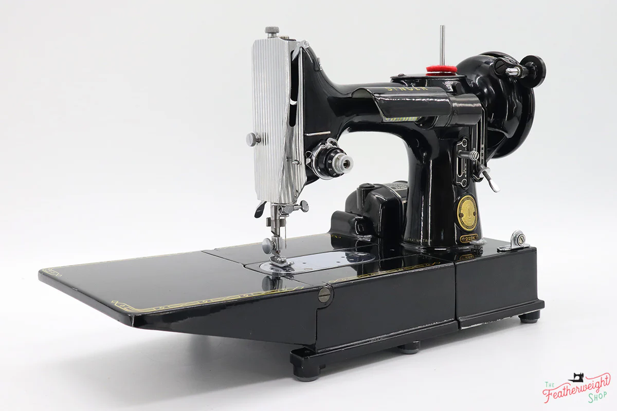 Singer Featherweight 222K Sewing Machine EM60467* - Image 4