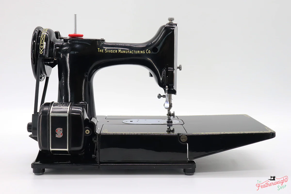 Singer Featherweight 222K Sewing Machine EM60467* - Image 7