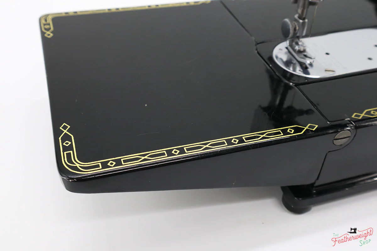 Singer Featherweight 222K Sewing Machine EM60467* - Image 8