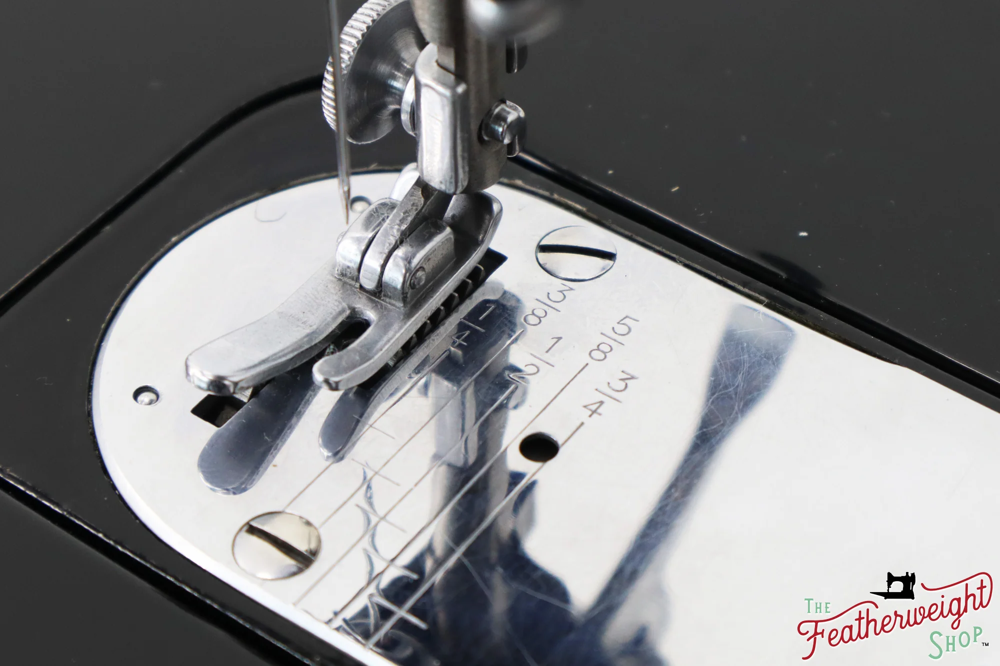 Singer Featherweight 222K Sewing Machine - EM6052**, 1957 - Image 15