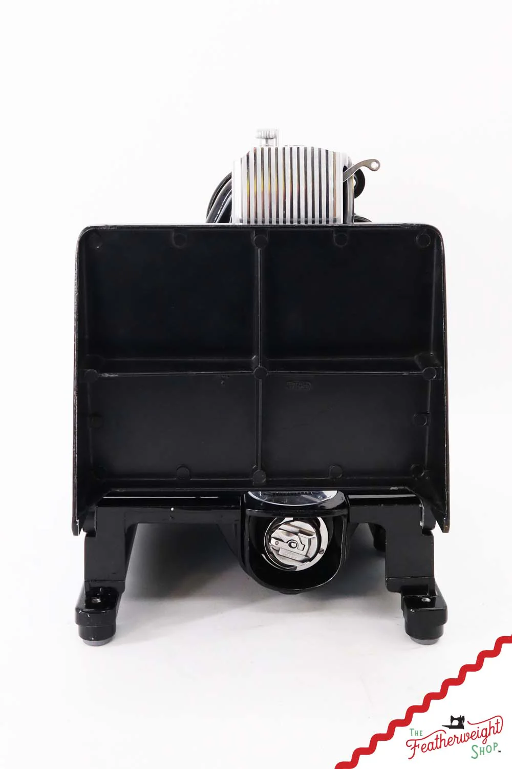 Singer Featherweight 222K Sewing Machine - EM6055**, 1957 - Image 5