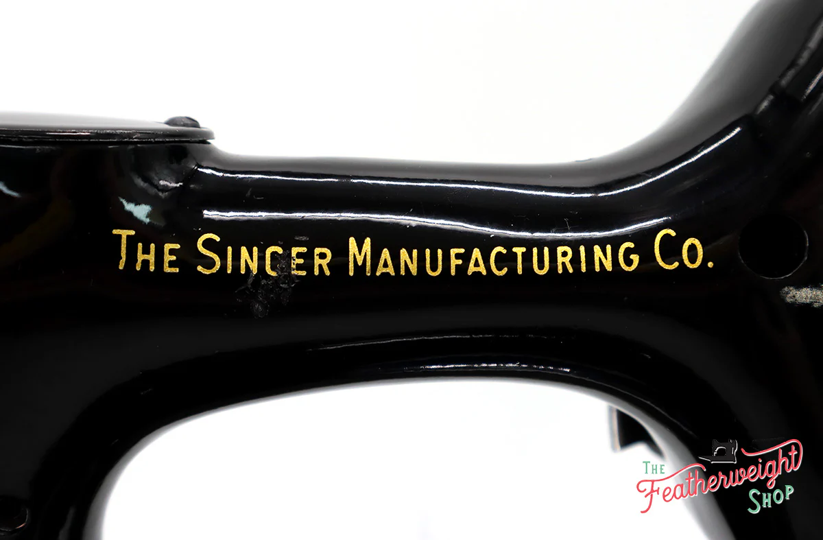 Singer Featherweight 222K Sewing Machine EM9573** - Image 13