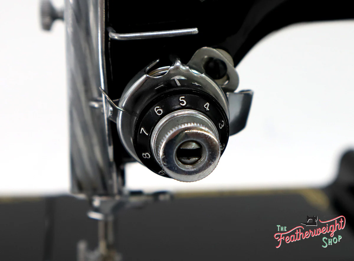 Singer Featherweight 222K Sewing Machine EM9573** - Image 15