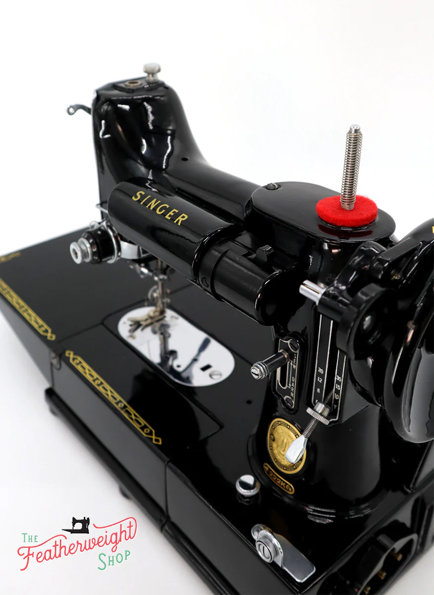 Singer Featherweight 222K Sewing Machine EM9573** - Image 16