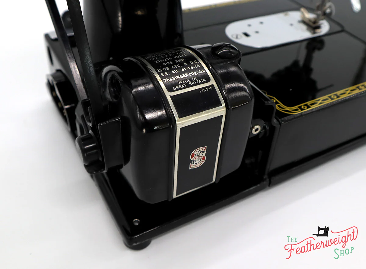 Singer Featherweight 222K Sewing Machine EM9573** - Image 19