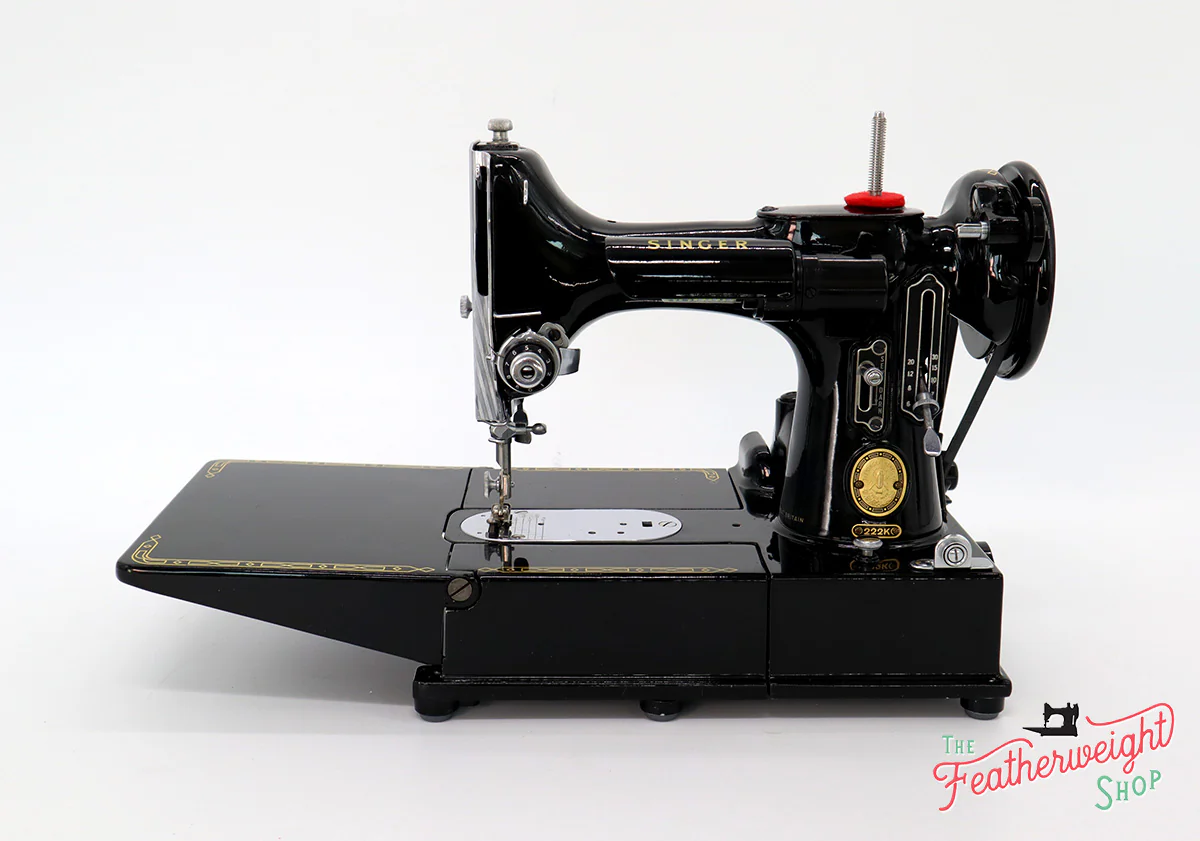 Singer Featherweight 222K Sewing Machine EM9573** - Image 3