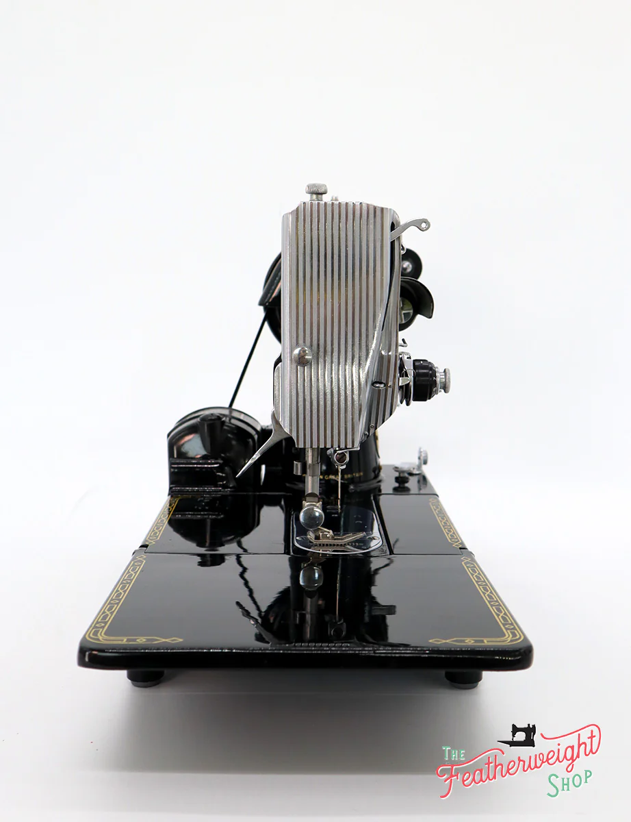 Singer Featherweight 222K Sewing Machine EM9573** - Image 5
