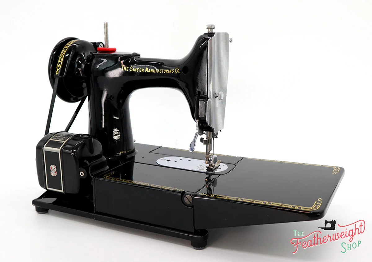 Singer Featherweight 222K Sewing Machine EM9573** - Image 7