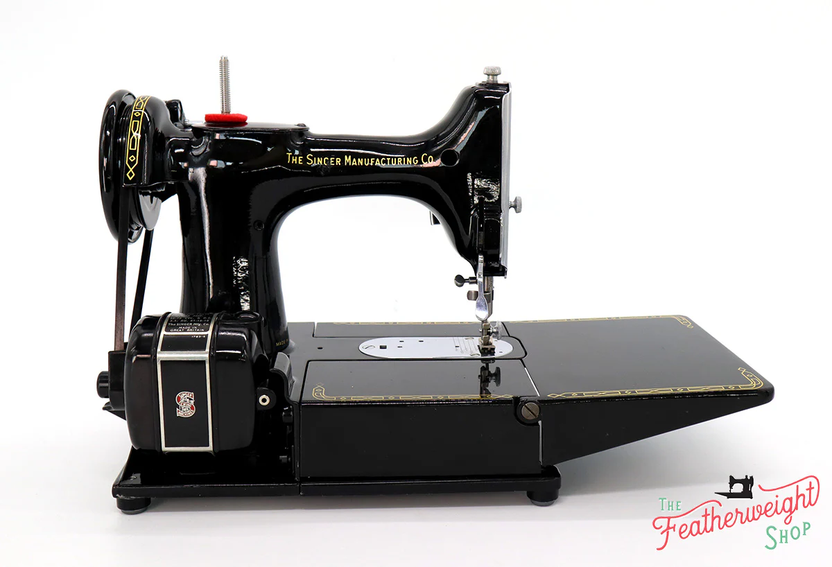 Singer Featherweight 222K Sewing Machine EM9573** - Image 8