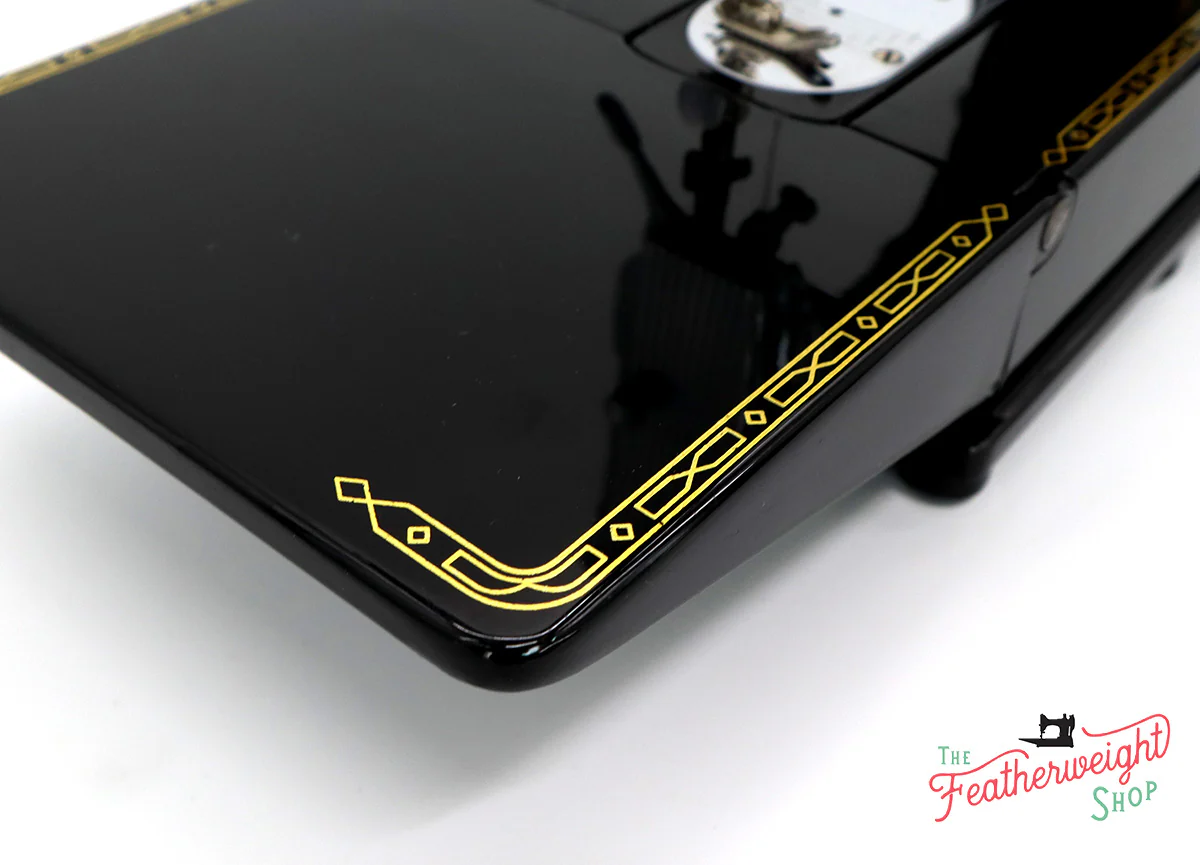 Singer Featherweight 222K Sewing Machine EM9573** - Image 9