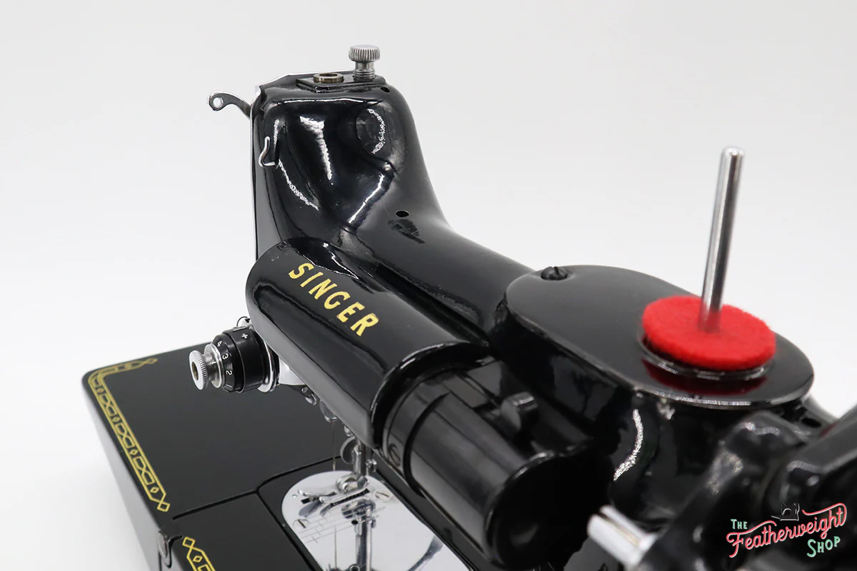 Singer Featherweight 222K Sewing Machine EM9577** - Image 13