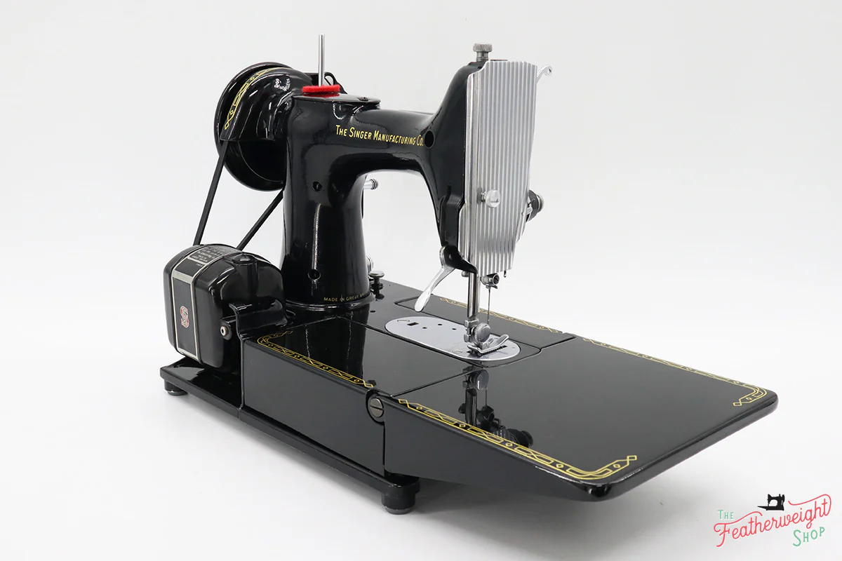 Singer Featherweight 222K Sewing Machine EM9577** - Image 5