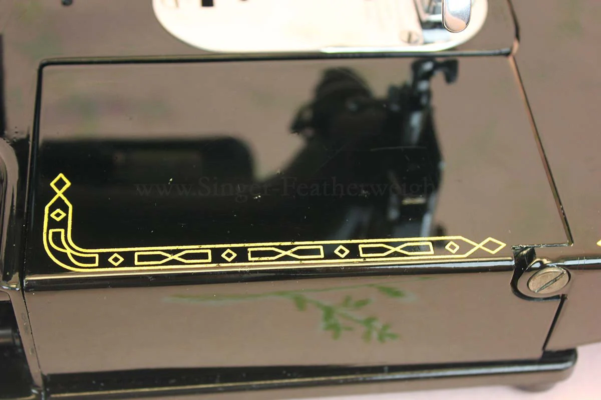 Singer Featherweight 222K Sewing Machine EM958** - Image 12