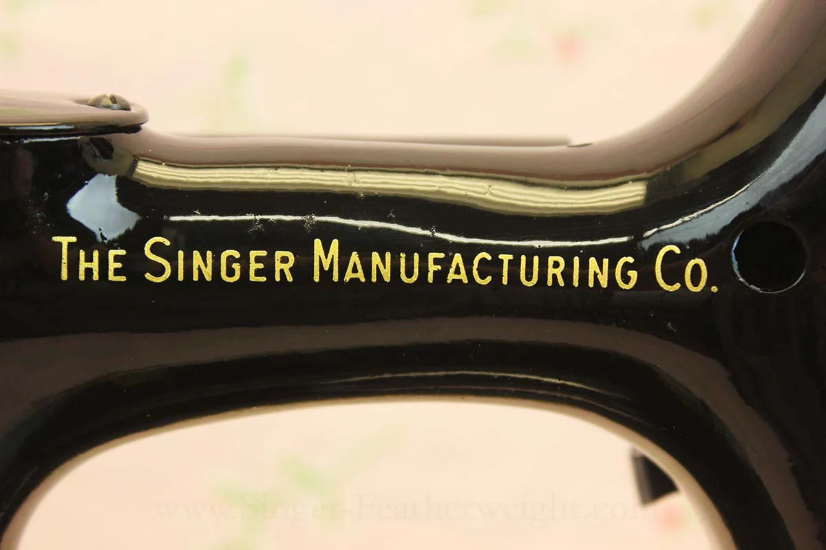 Singer Featherweight 222K Sewing Machine EM958** - Image 13
