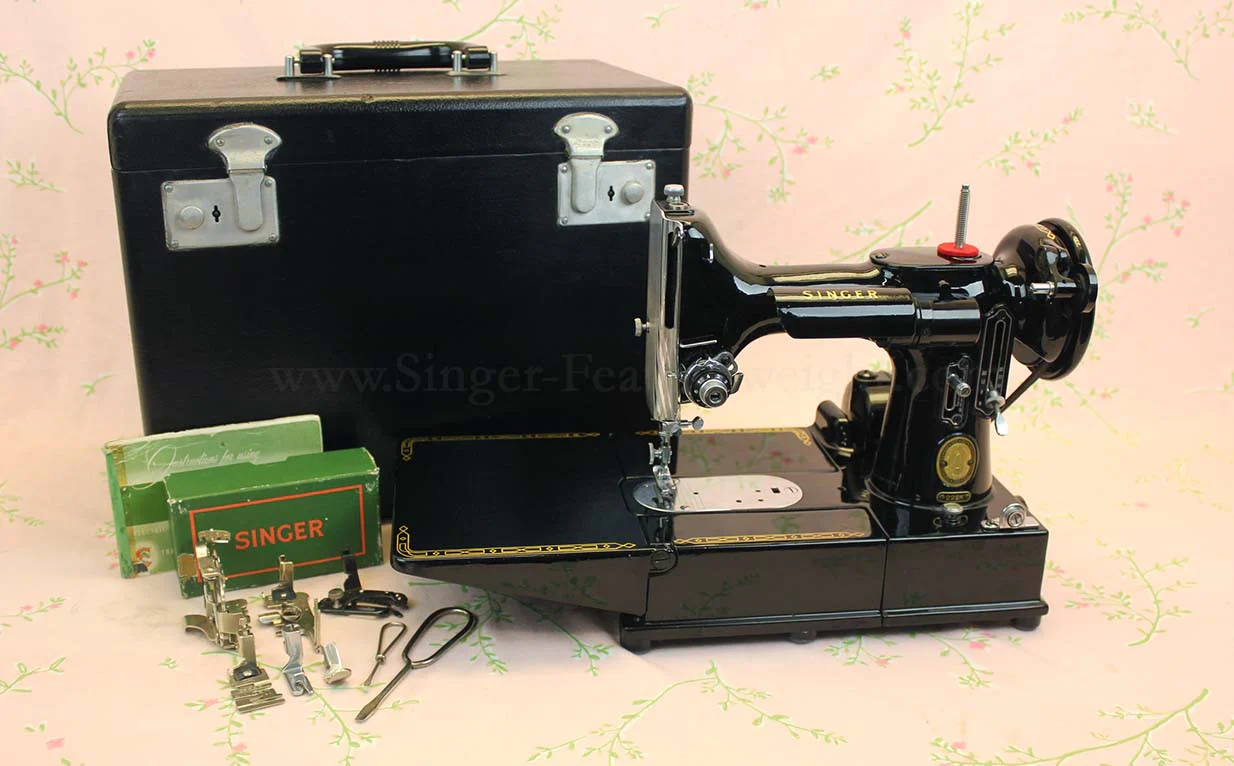 Singer Featherweight 222K Sewing Machine EM958** - Image 2