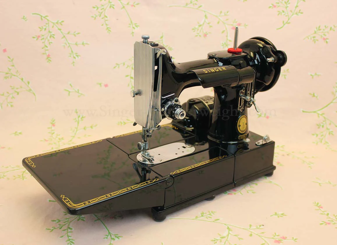 Singer Featherweight 222K Sewing Machine EM958** - Image 3