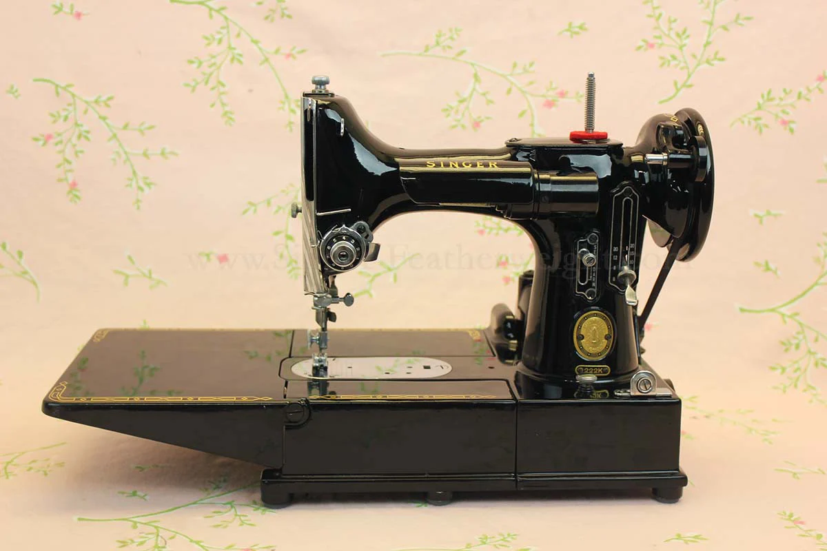 Singer Featherweight 222K Sewing Machine EM958** - Image 4